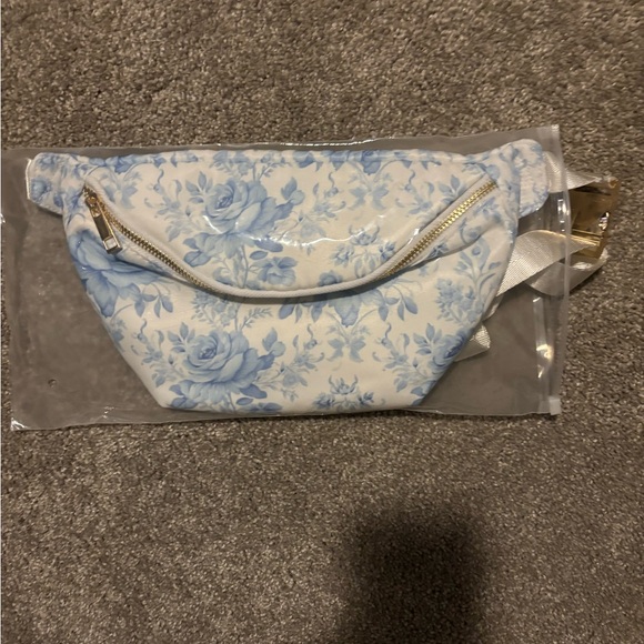 Large Fanny Pack- NEW - Picture 2 of 3